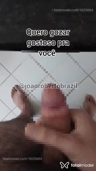 Acompanhante homem sem cabelo de olhos castanhos em Virtual - João Roberto