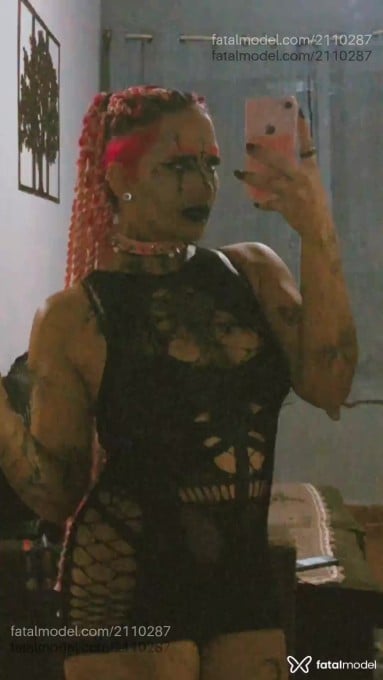 Acompanhante mulher com cabelo colorido de olhos castanhos em São José do Rio Preto - Pinnk