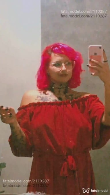 Acompanhante mulher com cabelo colorido de olhos castanhos em São José do Rio Preto - Pinnk
