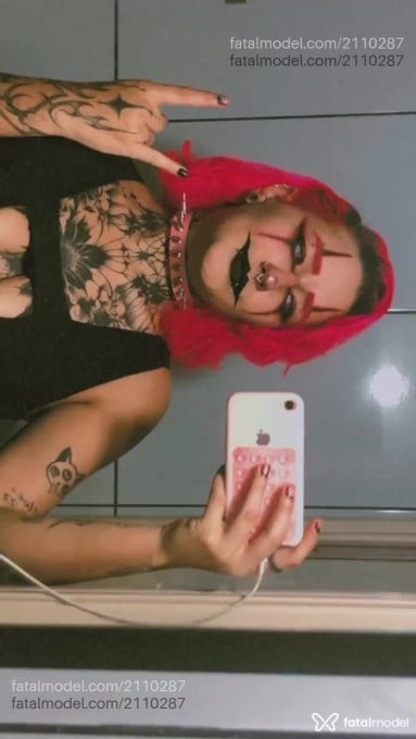 Acompanhante mulher com cabelo colorido de olhos castanhos em São José do Rio Preto - Pinnk