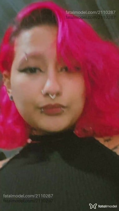 Acompanhante mulher com cabelo colorido de olhos castanhos em São José do Rio Preto - Pinnk