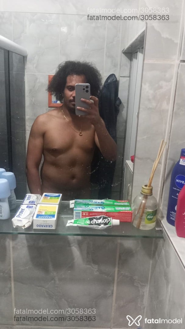 Acompanhante homem morena (o) de olhos mel - Chris Rock Acompanhante homem morena (o) de olhos mel - Chris Rock