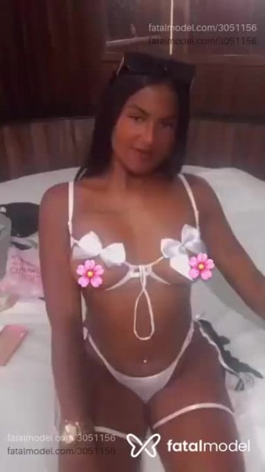 Acompanhante mulher morena (o) de olhos pretos - Bruna Alves