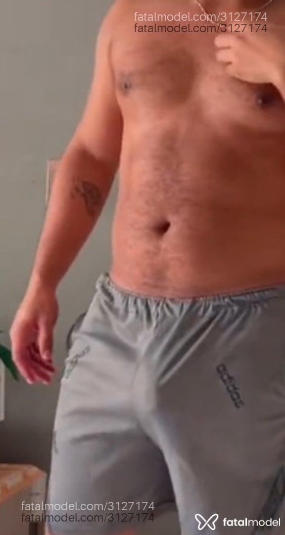 Acompanhante homem morena (o) de olhos pretos em Natal Acompanhante homem morena (o) de olhos pretos em Natal - Versanatal