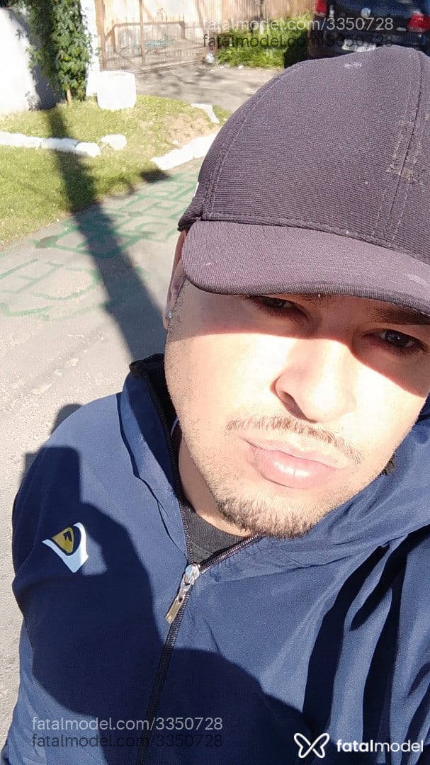 Acompanhante homem com cabelo castanho de olhos verdes em Porto Alegre Acompanhante homem com cabelo castanho de olhos verdes em Porto Alegre - Andersoncarinhoso