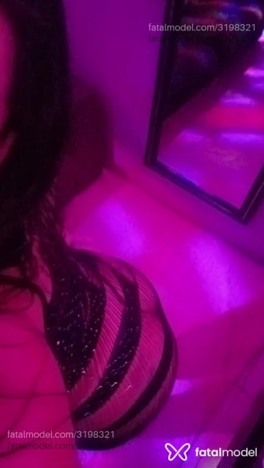 Acompanhante mulher trans com cabelo castanho de olhos castanhos em Quaraí Acompanhante mulher trans com cabelo castanho de olhos castanhos em Quaraí - Michelly