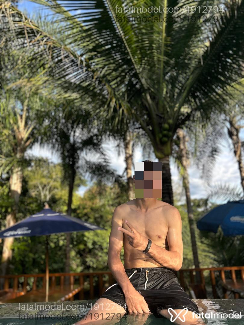 Acompanhante homem loira (o) de olhos azuis em Senador Canedo - Modelo