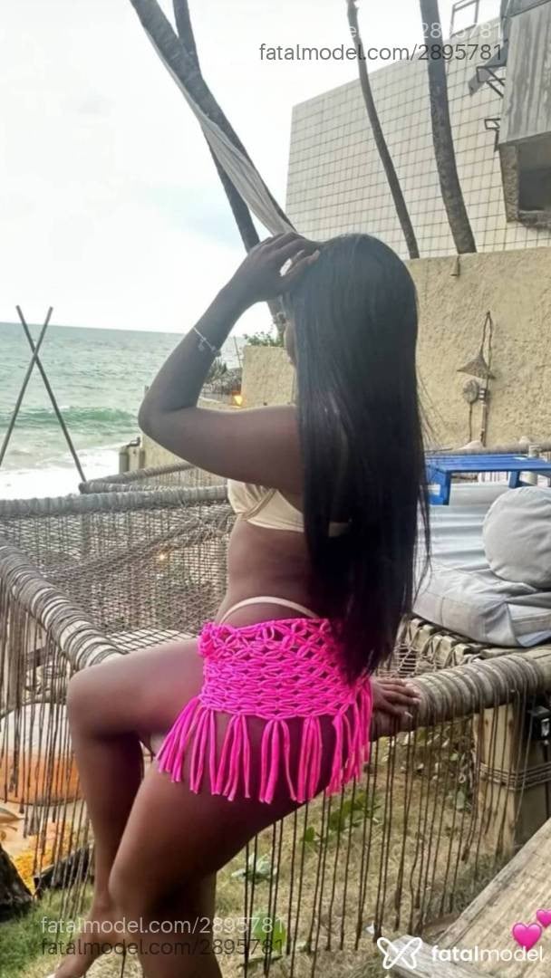 Acompanhante mulher com cabelo castanho de olhos castanhos - Sheylla