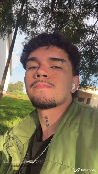 Acompanhante homem com cabelo castanho de olhos castanhos em São Gotardo - Thiago Ravenky