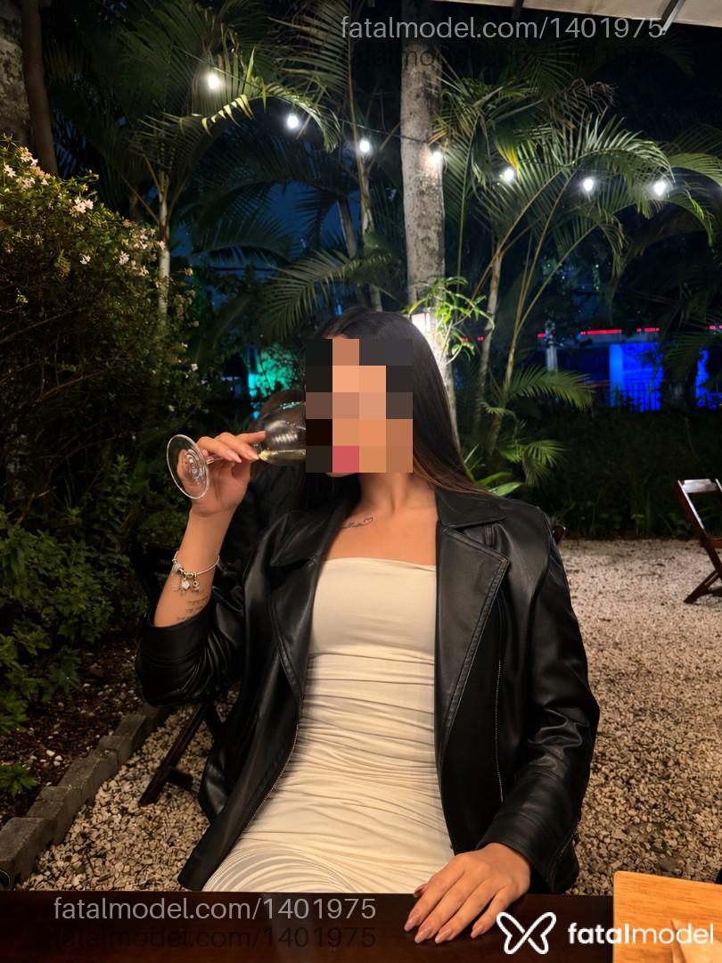 Acompanhante mulher com cabelo castanho de olhos castanhos em Ipatinga Acompanhante mulher com cabelo castanho de olhos castanhos em Ipatinga - Isa Vieri