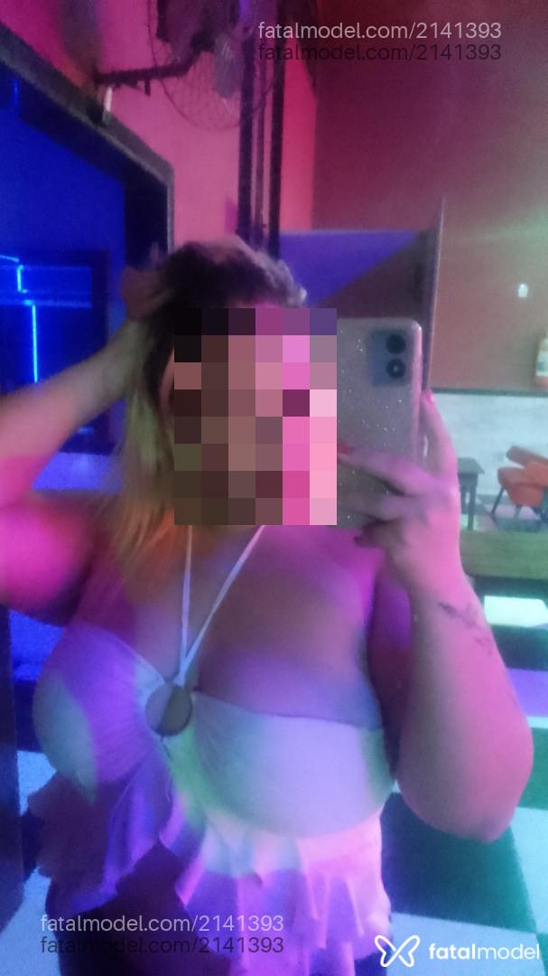 Acompanhante mulher loira (o) de olhos castanhos em Rio das Ostras - Cristal