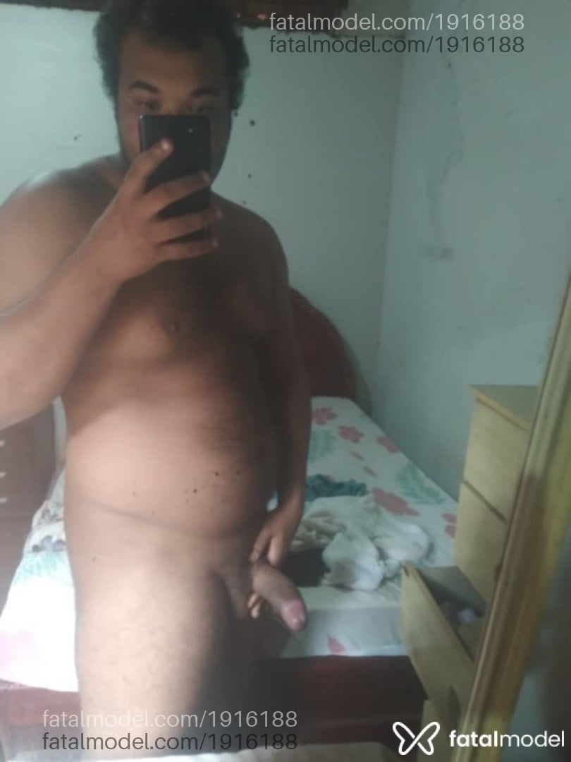 Acompanhante homem com cabelo castanho de olhos pretos em Campina Verde - Vitor Gabriel