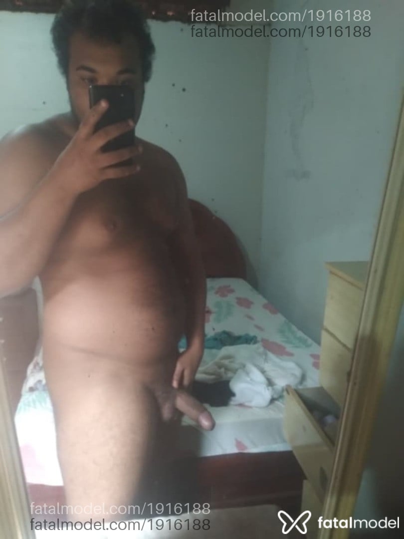 Acompanhante homem com cabelo castanho de olhos pretos em Campina Verde - Vitor Gabriel