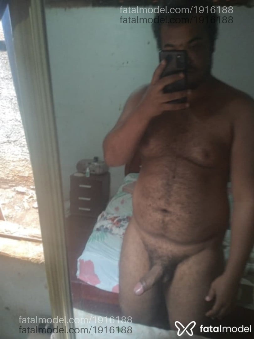 Acompanhante homem com cabelo castanho de olhos pretos em Campina Verde - Vitor Gabriel