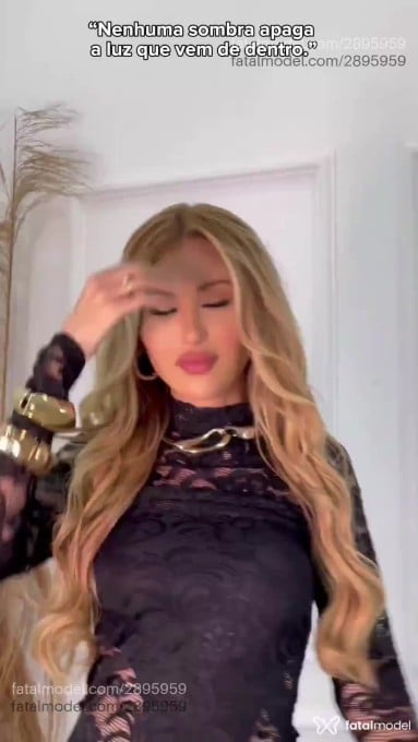 Acompanhante mulher loira (o) de olhos mel em São Paulo Acompanhante mulher loira (o) de olhos mel em São Paulo - Bella Angel