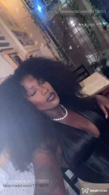 Acompanhante mulher morena (o) de olhos pretos em Balneário Camboriú - Layla