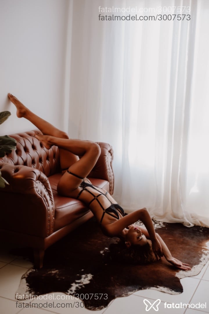 Acompanhante mulher com cabelo castanho de olhos pretos em Rondonópolis - Anny Silva