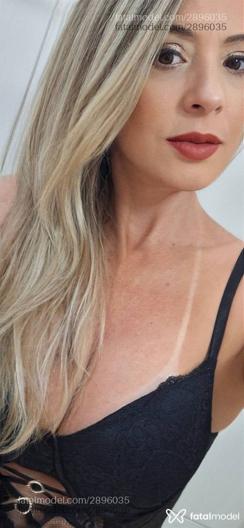 Acompanhante mulher loira (o) de olhos castanhos - Milene Souza