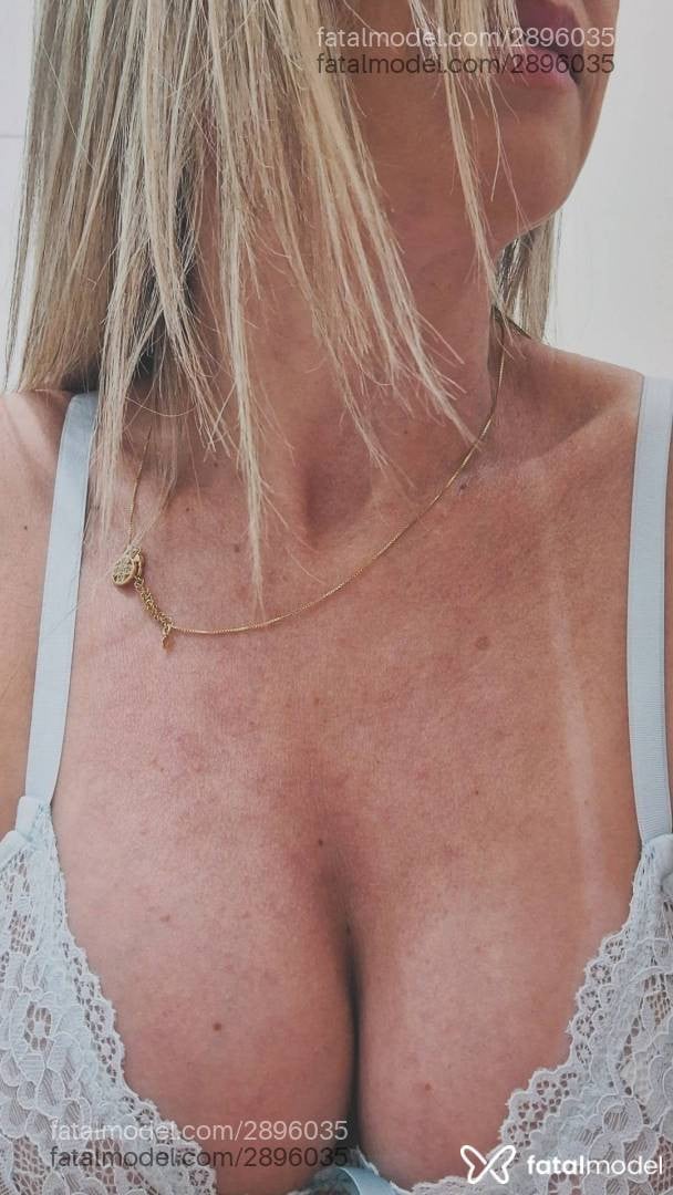 Acompanhante mulher loira (o) de olhos castanhos - Milene Souza