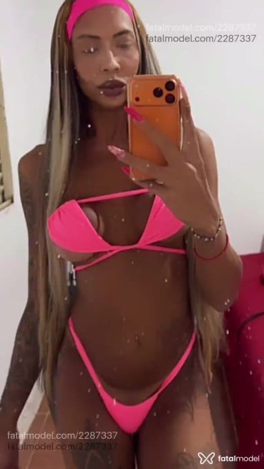 Acompanhante mulher trans morena (o) de olhos mel em Extrema Acompanhante mulher trans morena (o) de olhos mel em Extrema - Hanna Colucci