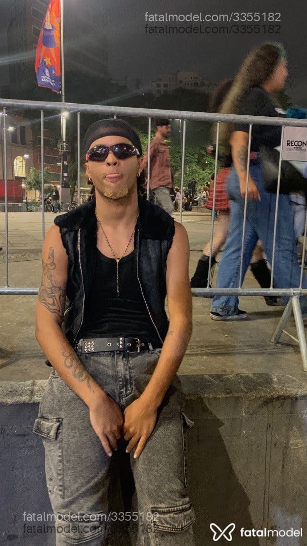 Acompanhante homem morena (o) de olhos castanhos em Virtual - Cauezal
