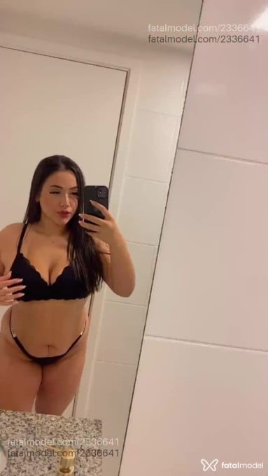 Acompanhante mulher com cabelo castanho de olhos castanhos em Curitiba - Larissa Mendes