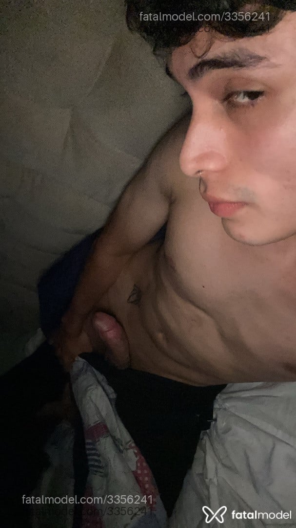 Acompanhante homem com cabelo castanho de olhos pretos em Virtual - Juan Lopes