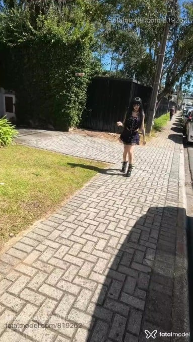 Acompanhante mulher com cabelo colorido de olhos mel em Curitiba - Eeveeboony