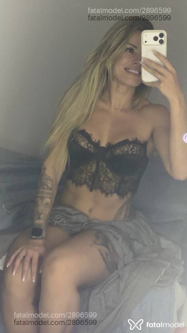 Acompanhante mulher loira (o) de olhos castanhos - Bia Bianco