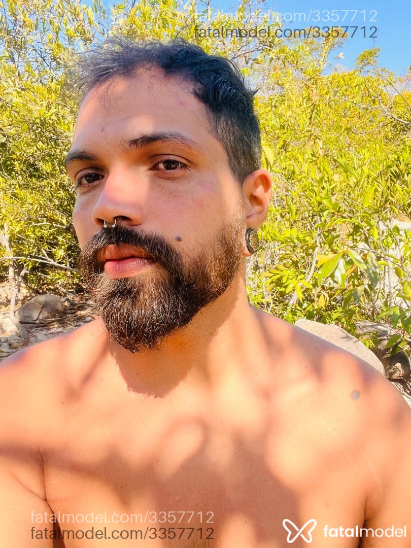 Acompanhante homem morena (o) de olhos castanhos - Ícaro Acompanhante homem morena (o) de olhos castanhos - Ícaro