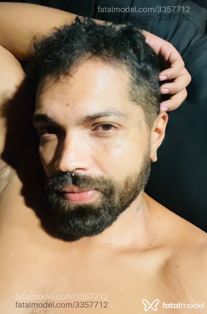 Acompanhante homem morena (o) de olhos castanhos - Ícaro Acompanhante homem morena (o) de olhos castanhos - Ícaro