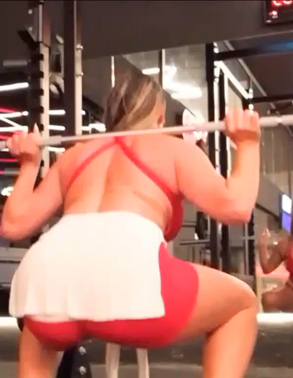 Acompanhante mulher loira (o) de olhos castanhos - Karina