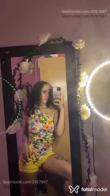 Acompanhante mulher loira (o) de olhos mel em Virtual - Babygirl