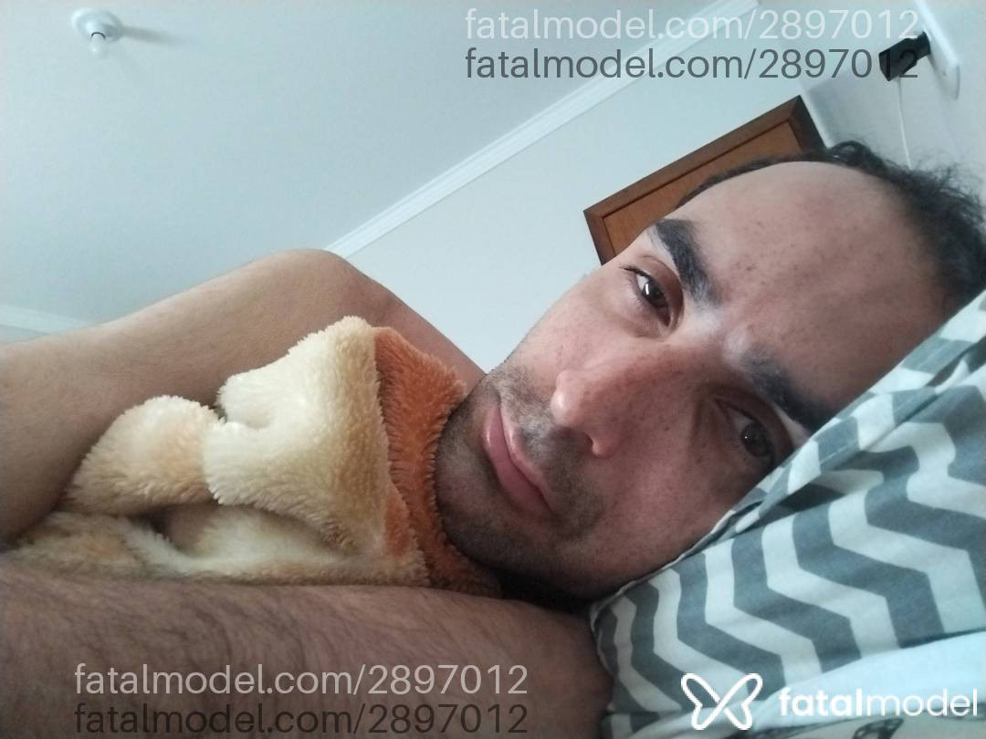 Acompanhante homem com cabelo castanho de olhos castanhos em Virtual - Jeffinho Fofo