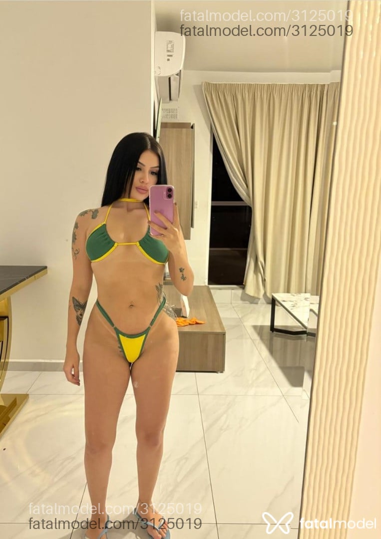 Acompanhante mulher morena (o) de olhos mel - Mel