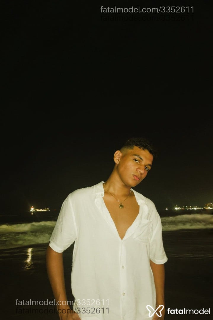 Acompanhante homem com cabelo castanho de olhos castanhos em Rio de Janeiro - Arthur Salles