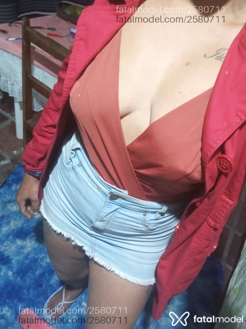 Acompanhante mulher com cabelo castanho de olhos castanhos em Tubarão Acompanhante mulher com cabelo castanho de olhos castanhos em Tubarão - Fee Freitas