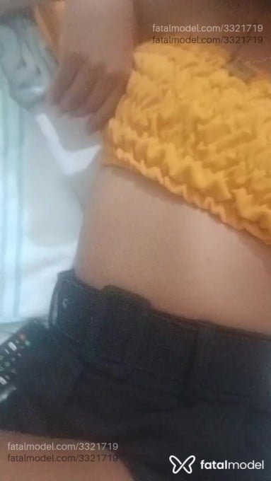 Acompanhante mulher com cabelo castanho de olhos pretos em Eunápolis Acompanhante mulher com cabelo castanho de olhos pretos em Eunápolis - Larissa