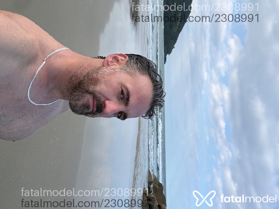 Acompanhante homem com cabelo grisalho de olhos castanhos em Florianópolis Acompanhante homem com cabelo grisalho de olhos castanhos em Florianópolis - Maike Acosta