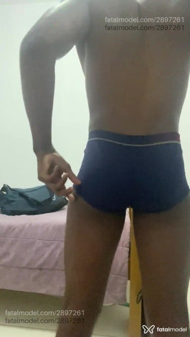 Acompanhante homem morena (o) de olhos pretos em São Paulo Acompanhante homem morena (o) de olhos pretos em São Paulo - Avelino