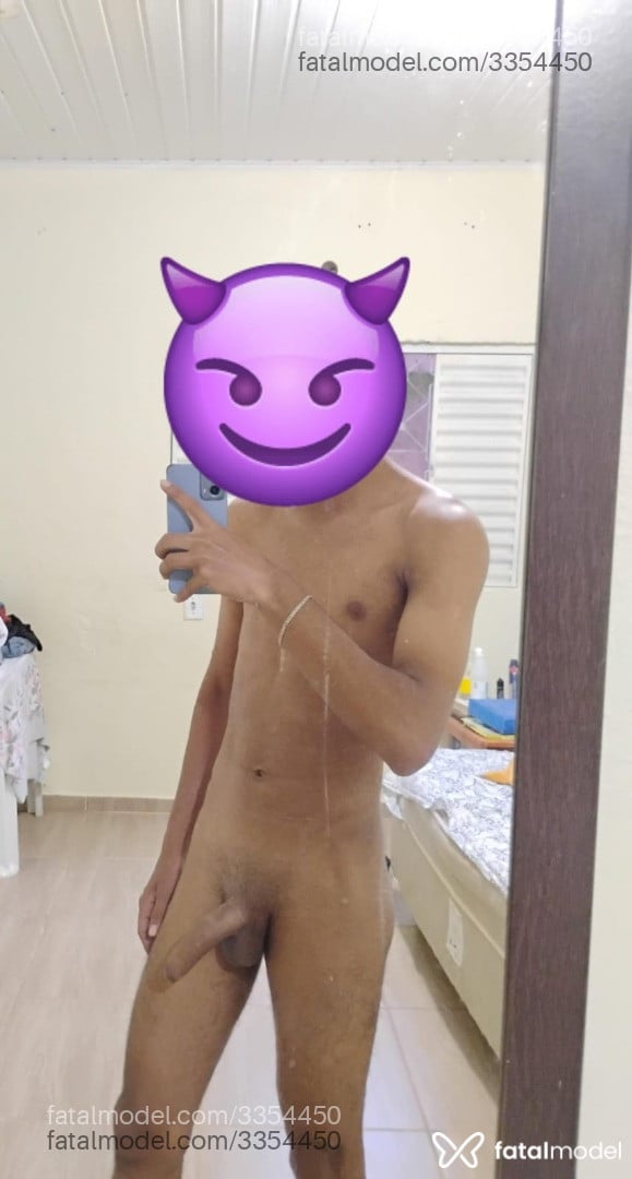 Acompanhante homem morena (o) de olhos castanhos em Virtual - Silva