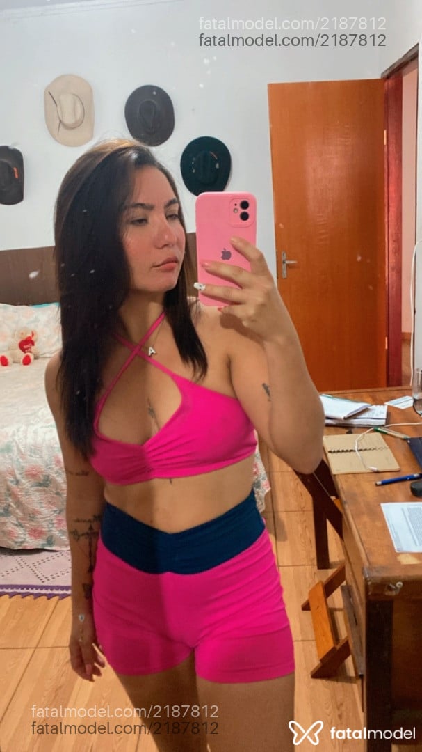 Acompanhante mulher com cabelo castanho de olhos castanhos em Santa Helena de Goiás - Annha