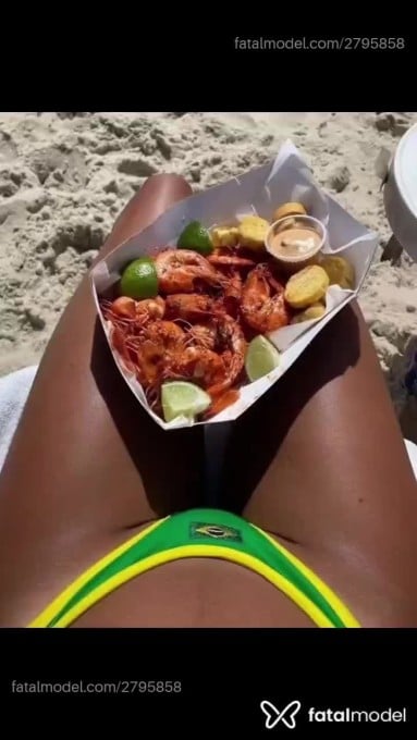 Acompanhante mulher com cabelo castanho de olhos castanhos em Salvador - Maria Eduarda