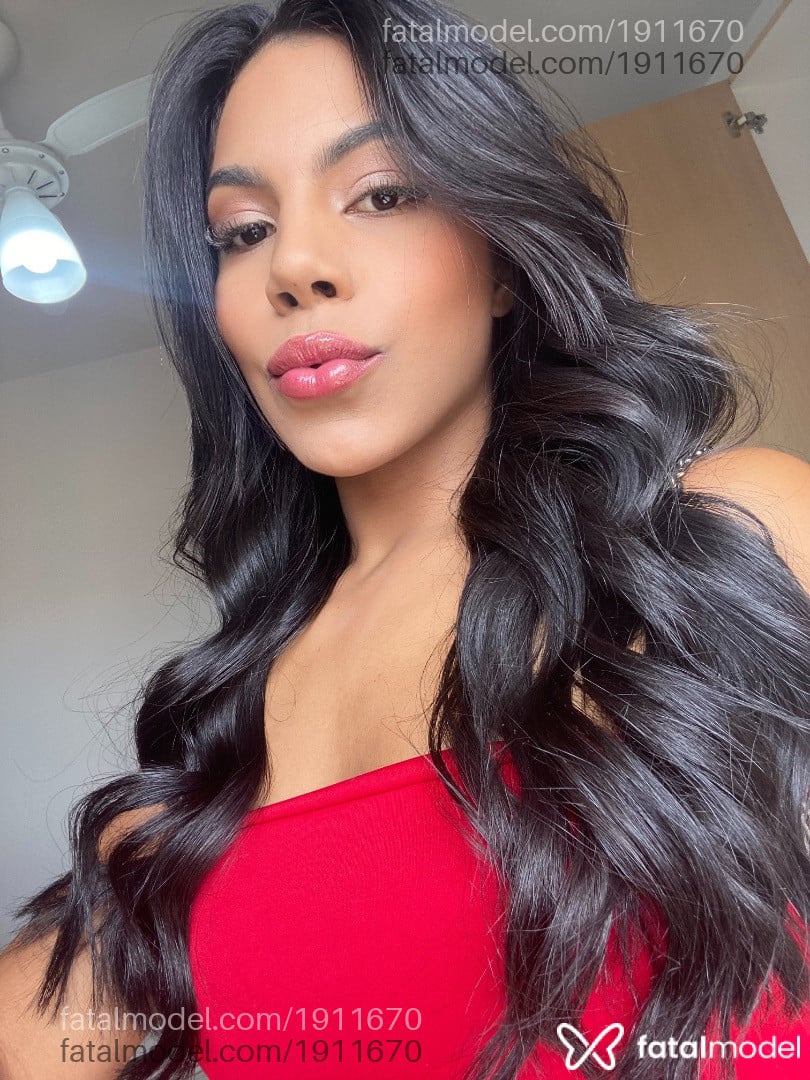 Acompanhante mulher morena (o) de olhos castanhos - ágatha Acompanhante mulher morena (o) de olhos castanhos - ágatha