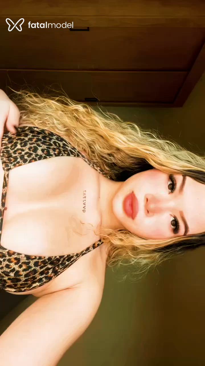 Acompanhante mulher com cabelo castanho de olhos castanhos - Sara Lemos Acompanhante mulher com cabelo castanho de olhos castanhos - Sara Lemos