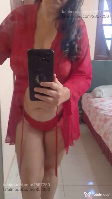 Acompanhante mulher com cabelo castanho de olhos azuis em Virtual - Popozudasexy