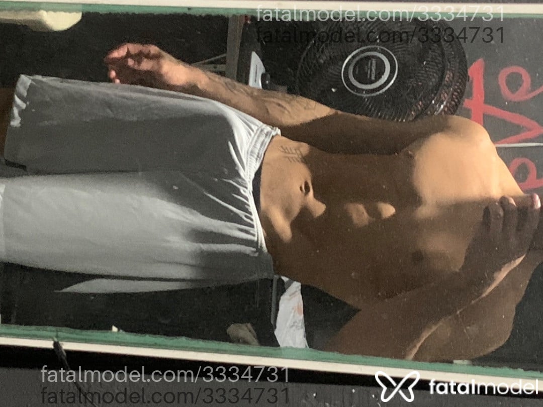 Acompanhante homem morena (o) de olhos castanhos em Praia Grande - Souza