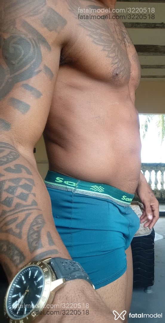 Acompanhante homem morena (o) de olhos castanhos em Virtual - Tasmânia