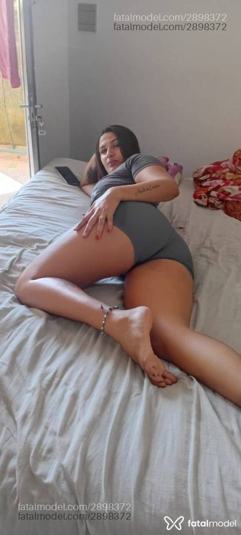 Acompanhante mulher com cabelo castanho de olhos mel - Agatha Acompanhante mulher com cabelo castanho de olhos mel - Agatha