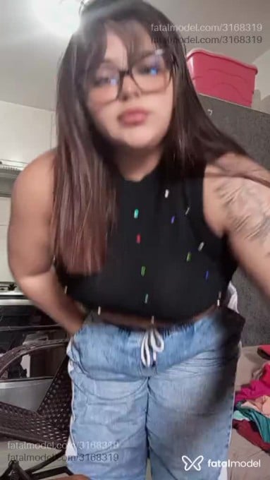 Acompanhante mulher com cabelo castanho de olhos mel em Virtual - Eduardinhamuniz
